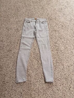 Mother Denim The Pop Looker Skinny Jeans in light grey denim